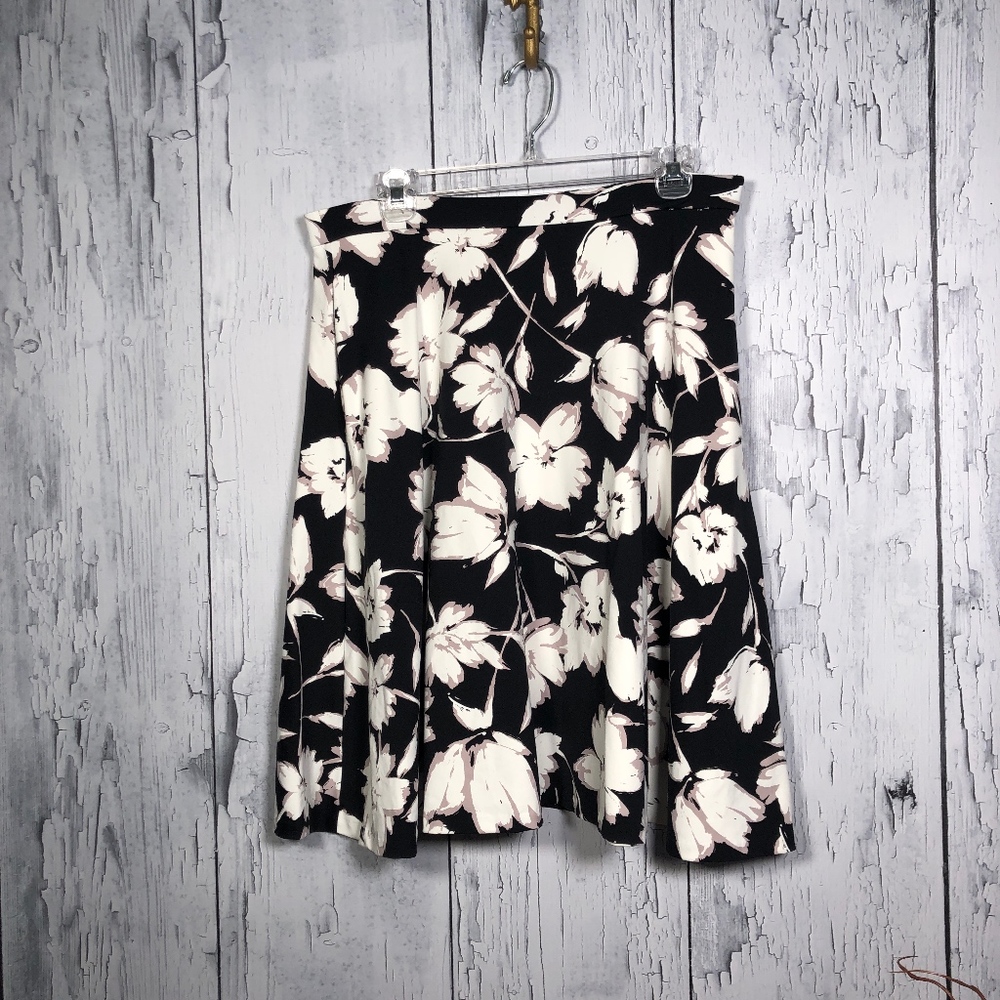 Adrienne Vittadini Black&White Floral Flare Skirt